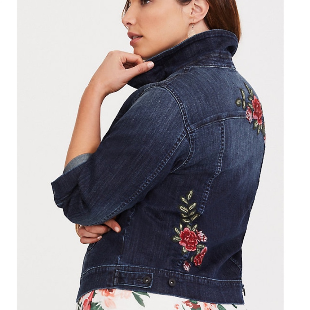 NWT Torrid Rose Embroidered Denim Jacket. Size 2